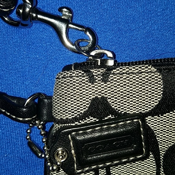 Coach wristlet - Picture 5 of 5